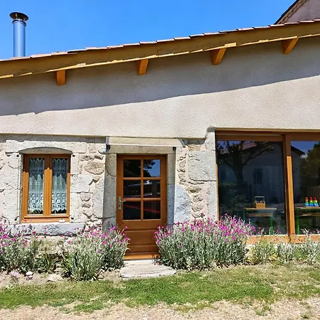 Maison Au Calme, A La Campagne, Avec Une Vue Magnifique Sur Le Chateau De Mauzun Et La Chaine Des Puys 度假居 *