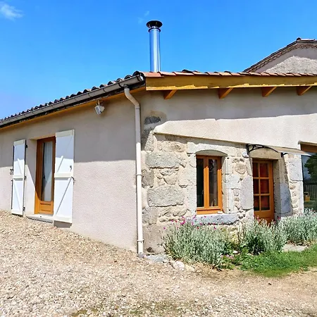 Maison Au Calme, A La Campagne, Avec Vue Magnifique Sur Le Chateau De Mauzun Et La Chaine Des Puys *