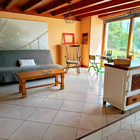 Maison Au Calme, A La Campagne, Avec Une Vue Magnifique Sur Le Chateau De Mauzun Et La Chaine Des Puys Trezioux