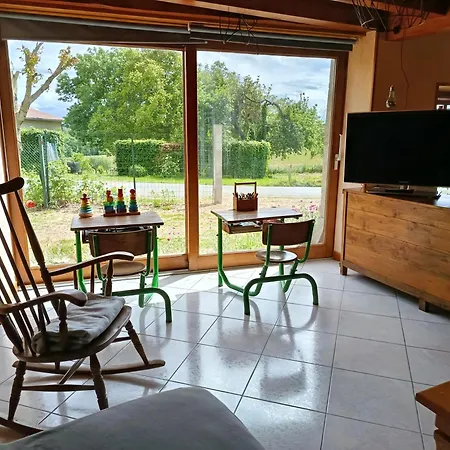 Maison Au Calme, A La Campagne, Avec Une Vue Magnifique Sur Le Chateau De Mauzun Et La Chaine Des Puys