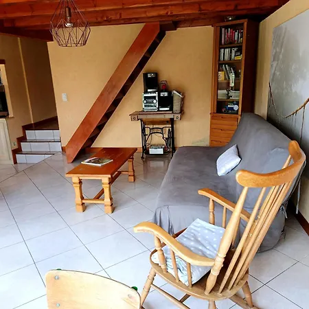 Maison Au Calme, A La Campagne, Avec Vue Magnifique Sur Le Chateau De Mauzun Et La Chaine Des Puys