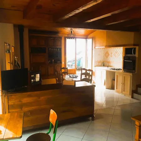Maison Au Calme, A La Campagne, Avec Une Vue Magnifique Sur Le Chateau De Mauzun Et La Chaine Des Puys * Trezioux