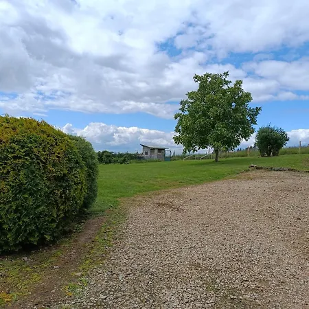 度假居 Maison Au Calme, A La Campagne, Avec Une Vue Magnifique Sur Le Chateau De Mauzun Et La Chaine Des Puys *