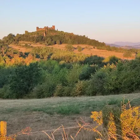 Maison Au Calme, A La Campagne, Avec Une Vue Magnifique Sur Le Chateau De Mauzun Et La Chaine Des Puys